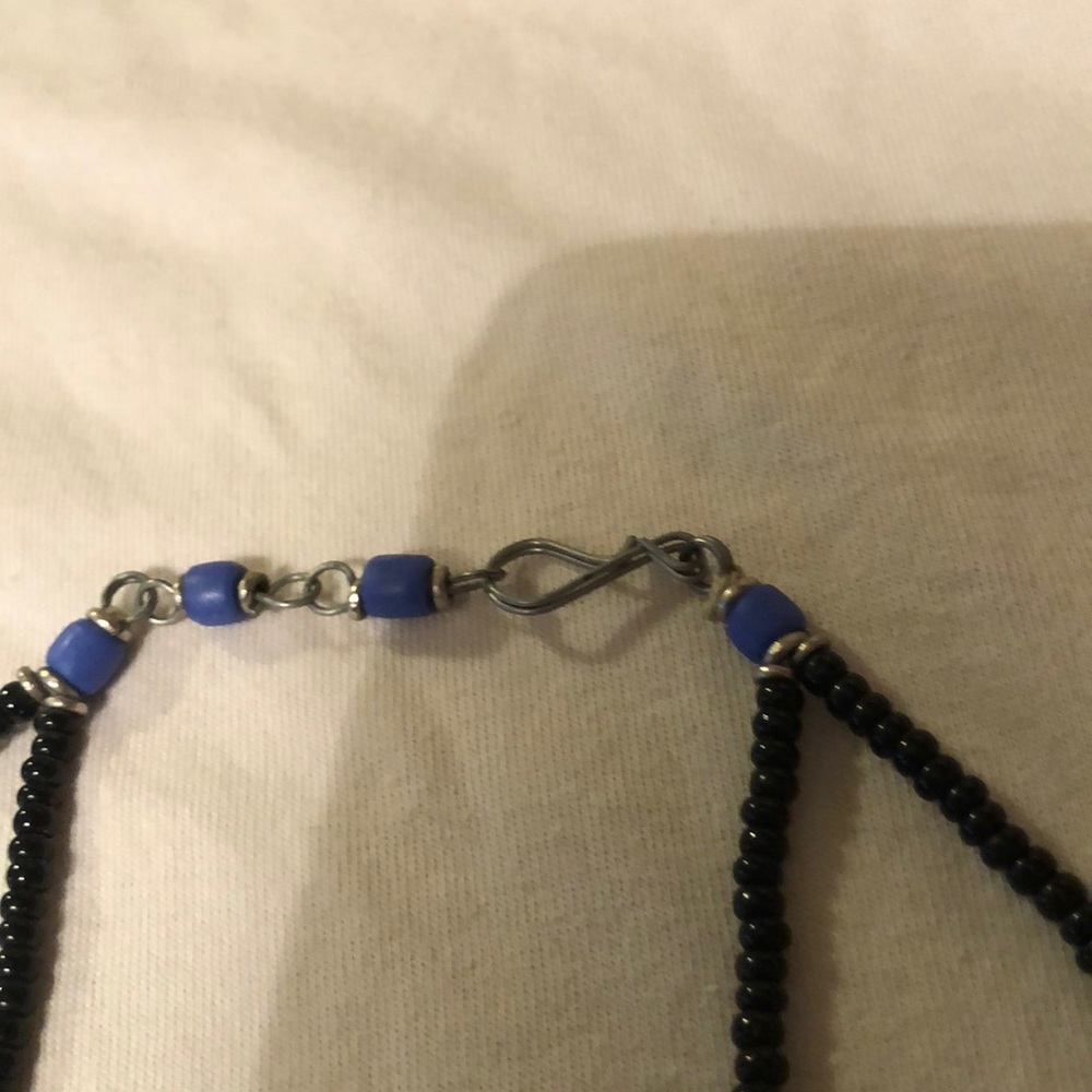 Black and blue beaded necklace - Picture 2 of 5